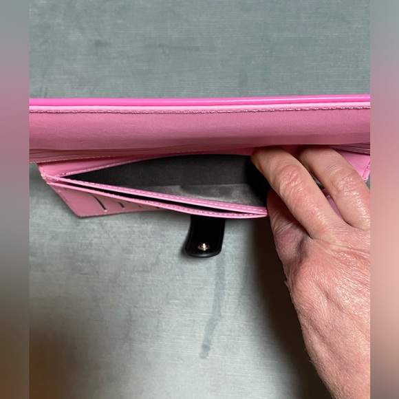 NWT Barbie X Miniso women’s pink limited edition embossed long wallet snap close - Picture 11 of 15